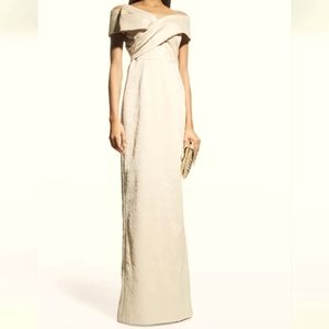 Long gown Teri Jon by Rickie Freeman Champagne Metallic Jacquard off-Shoulder